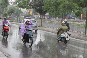 Ngày mai (4/6), phía đông Bắc Bộ và khu vực Hà Nội sẽ xuất hiện mưa giông
